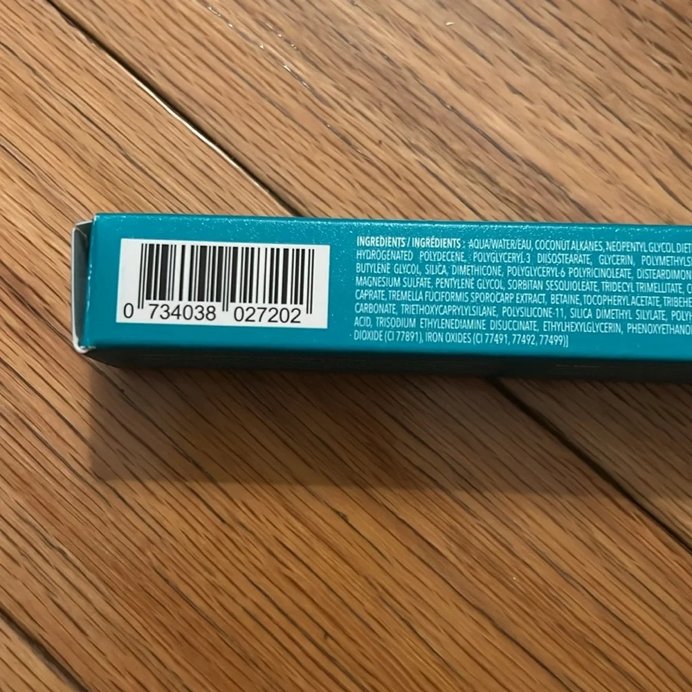 Thrive buildable blur creaseless concealer in Very Deep (warm)